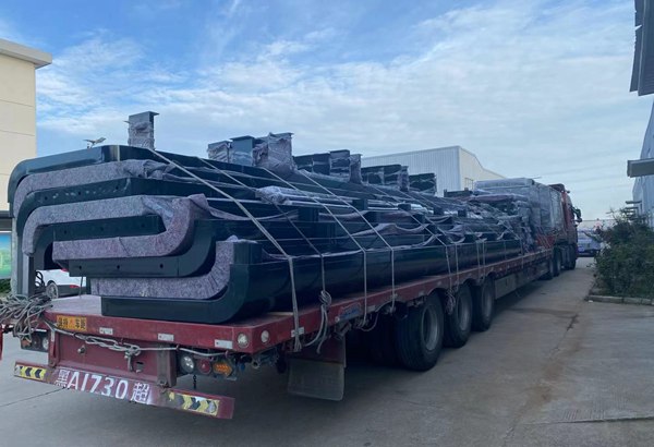 梅州公交候车亭装车发货